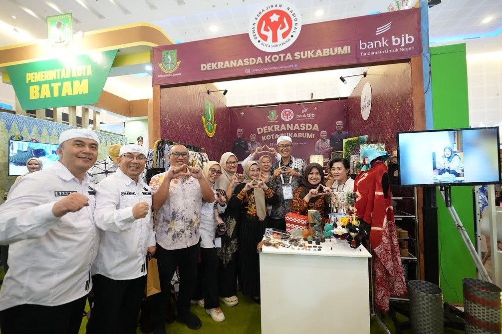 Dekranasda Kota Sukabumi Perkenalkan Produk UMKM dalam Indonesia City Expo 2025 di Surabaya